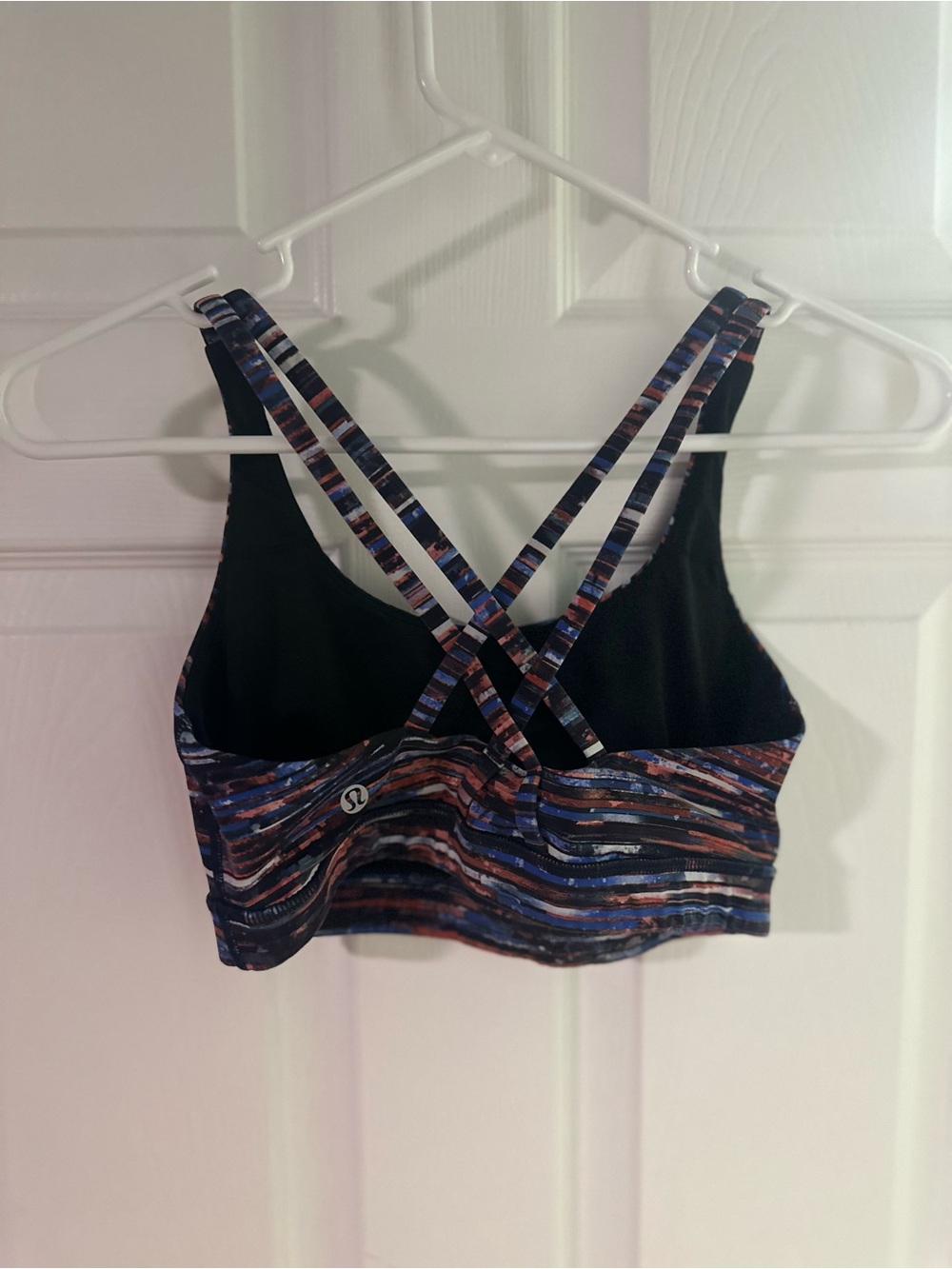 Lululemon Women’s Strappy Sports Bra in Multicolor Stripe size 6